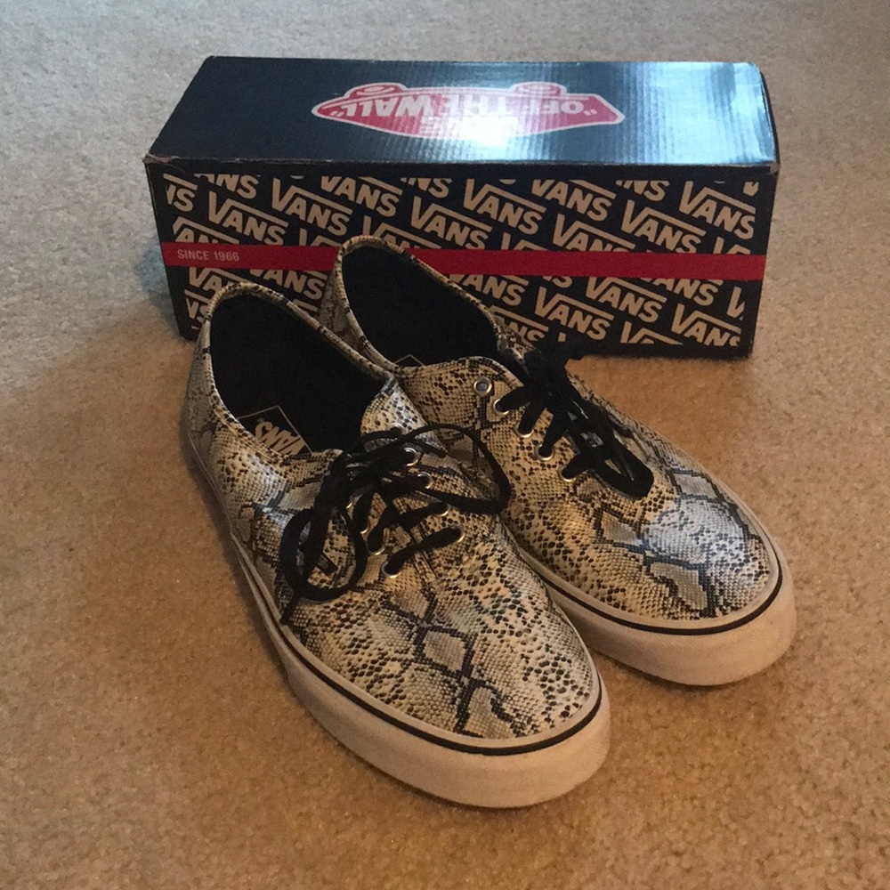 Men’s Vans Authentic (Snake) Silver/Black Sneaker.